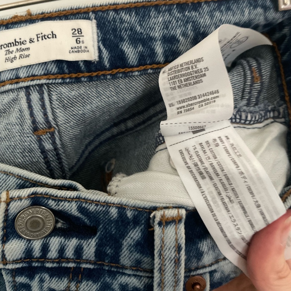 A&F Acid High Rise Mom Jeans - Picture 11 of 15